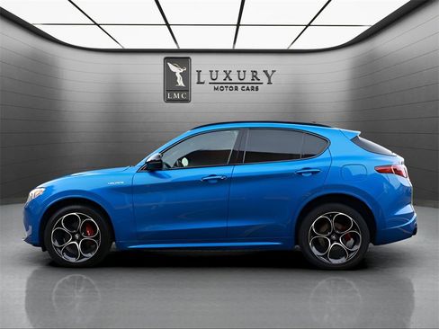 Used 2023 Alfa Romeo Stelvio Veloce image 5