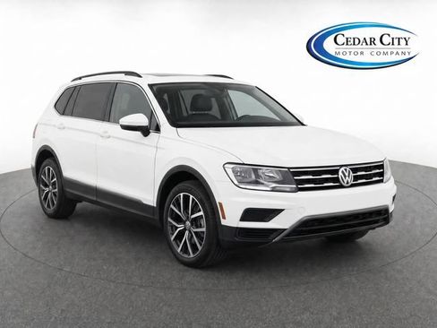 Used 2020 Volkswagen Tiguan SE w/ Panoramic Sunroof Package AWD/4WD image 2