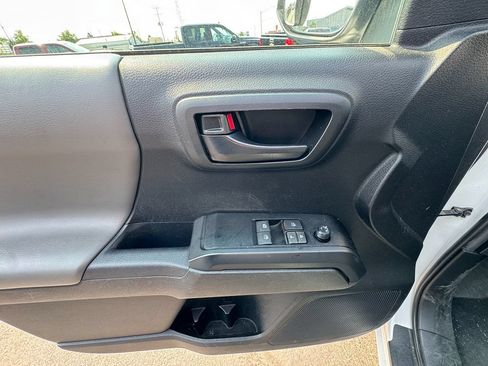 Used 2022 Toyota Tacoma SR AWD/4WD image 17