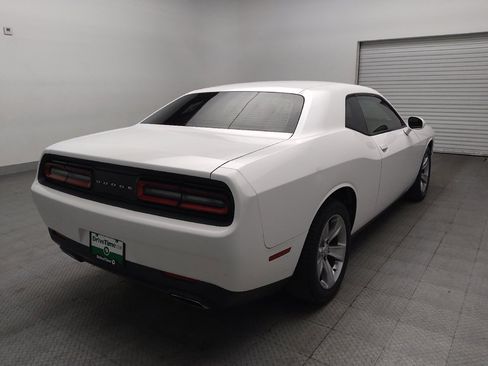 Used 2016 Dodge Challenger SXT RWD image 9