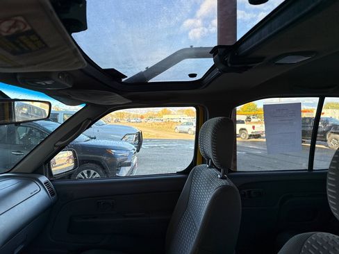 Used 2001 Nissan Xterra SE image 17