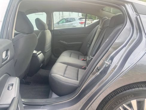Used 2025 Nissan Altima 2.5 SV FWD image 27