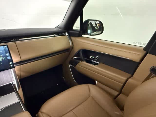 Used 2025 Land Rover Range Rover SE AWD/4WD image 18