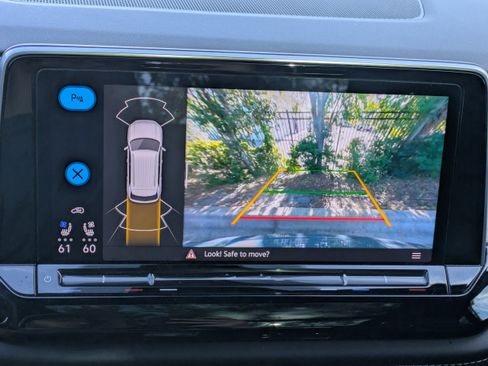 Used 2024 Volkswagen Atlas Cross Sport SE w/ Panoramic Sunroof Package image 22