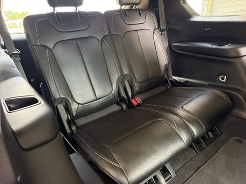 Used 2024 Jeep Grand Cherokee L Limited w/ Black Appearance Package AWD/4WD image 36