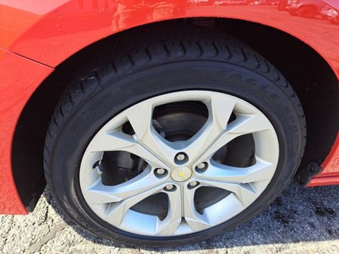 Used 2017 Chevrolet Cruze Premier image 21