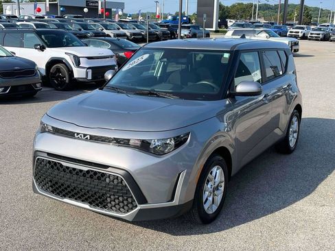 Used 2025 Kia Soul LX w/ LX Technology Package FWD image 30