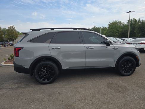 Certified 2022 Kia Sorento S w/ Panoramic Sunroof Package AWD/4WD image 9