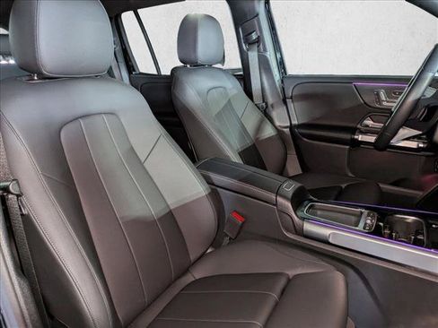 Used 2025 Mercedes-Benz GLB 250 4MATIC image 23