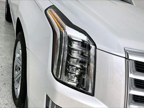 Used 2016 Cadillac Escalade Premium image 39