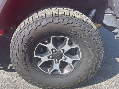 Used 2019 Jeep Wrangler Unlimited Rubicon w/ LED Lighting Group AWD/4WD image 21