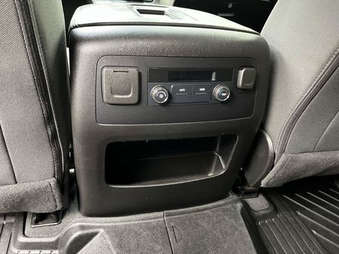 Certified 2020 GMC Yukon SLE w/ SLE Value Package AWD/4WD image 12