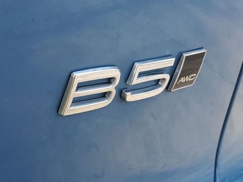 Certified 2025 Volvo XC40 B5 Core AWD/4WD image 8