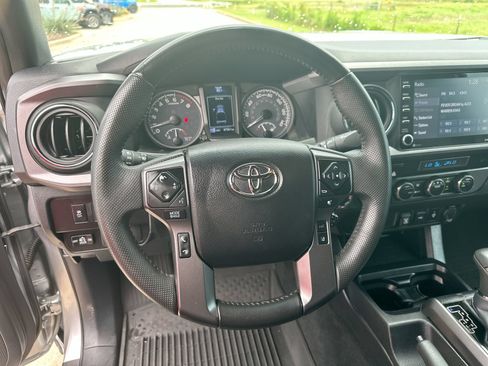 Used 2022 Toyota Tacoma TRD Off-Road AWD/4WD image 14