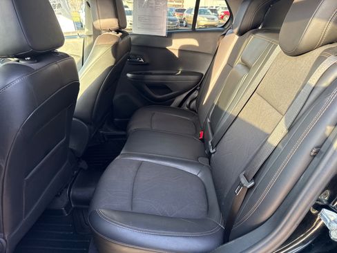 Used 2017 Chevrolet Trax LT w/ LT Convenience Package image 8