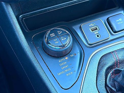 Used 2022 Jeep Cherokee Trailhawk w/ Trailer Tow Group image 35