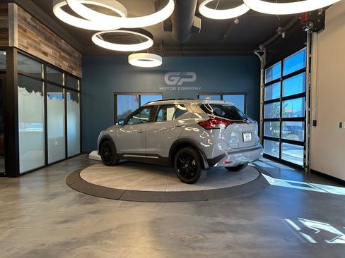 Used 2024 Nissan Kicks SR w/ SR Premium Package FWD image 5