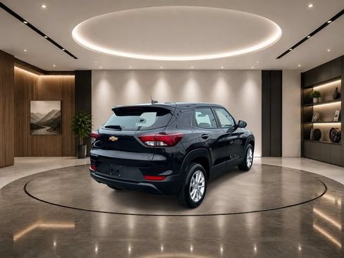 Used 2025 Chevrolet TrailBlazer LS FWD image 6