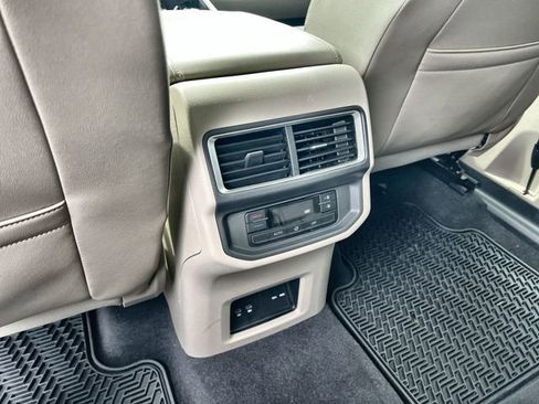 Used 2024 Volkswagen Atlas SE image 20