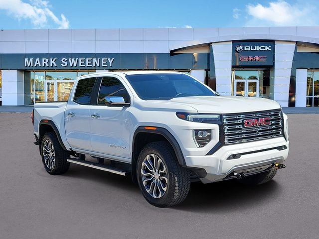 Used 2025 GMC Canyon Denali AWD/4WD image 3