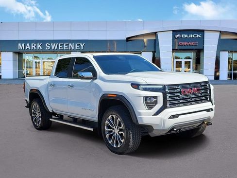 Used 2025 GMC Canyon Denali AWD/4WD image 3