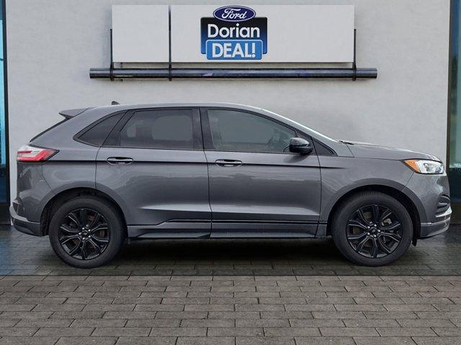 Used 2022 Ford Edge SE w/ Black Appearance Package AWD/4WD image 2