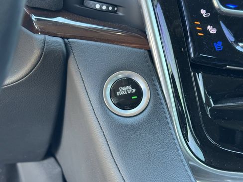 Used 2020 Cadillac Escalade Luxury AWD/4WD image 32