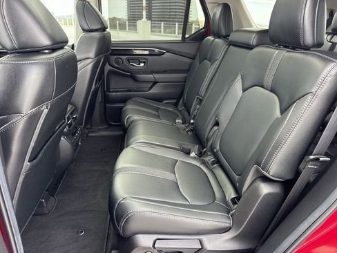Used 2024 Honda Pilot Touring image 23