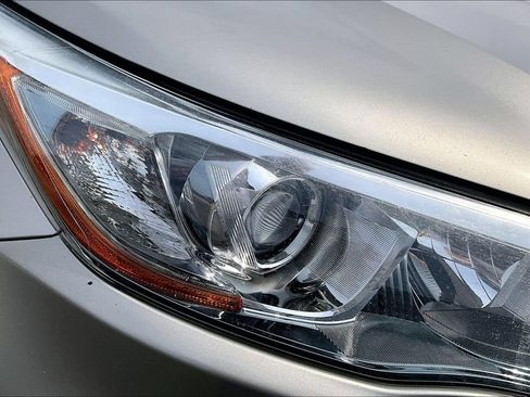 Used 2015 Toyota Highlander Limited AWD/4WD image 30