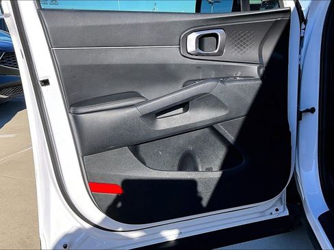 Used 2025 Kia Sorento LX image 21