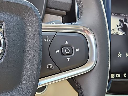 Used 2025 Volvo XC40 B5 Ultra w/ Climate Package image 23