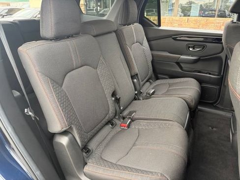 Used 2025 Honda Pilot Sport image 35