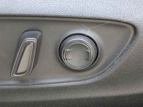 Used 2021 Toyota RAV4 XLE Premium image 25