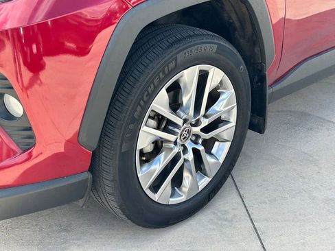 Used 2021 Toyota RAV4 XLE Premium image 9