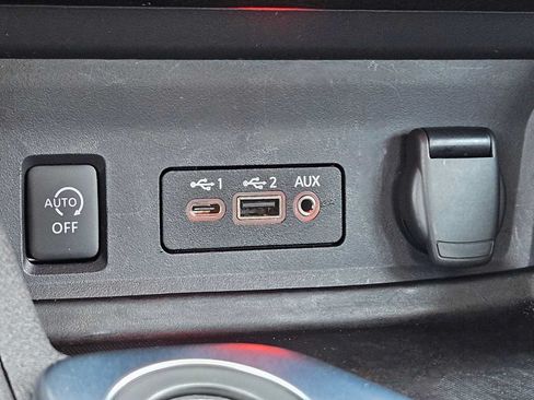 Used 2025 Nissan Sentra SR FWD image 28