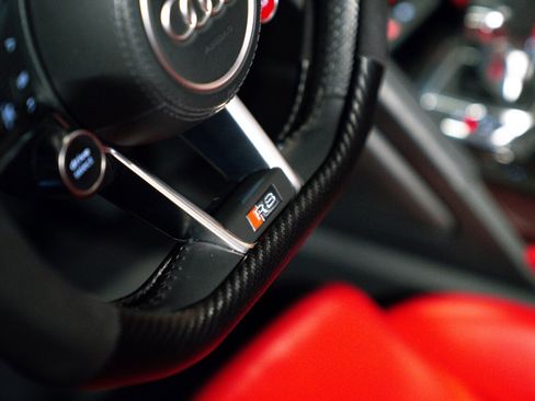 Used 2022 Audi R8 V10 w/ Carbon Exterior Package image 23