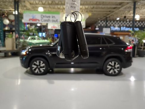 Used 2020 Volkswagen Atlas Cross Sport SE AWD/4WD image 4
