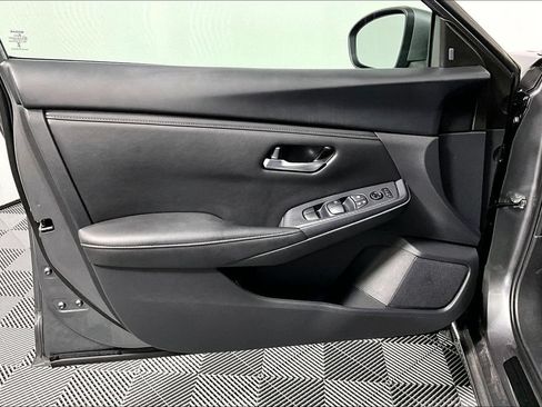 Used 2024 Nissan Sentra SV FWD image 23