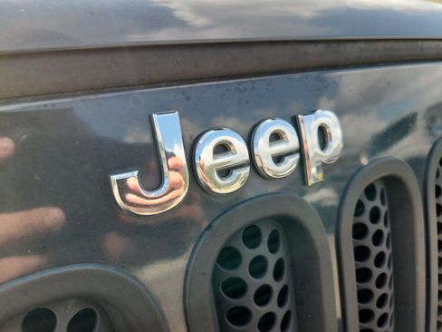 Used 2016 Jeep Wrangler Unlimited Rubicon w/ Connectivity Group AWD/4WD image 29