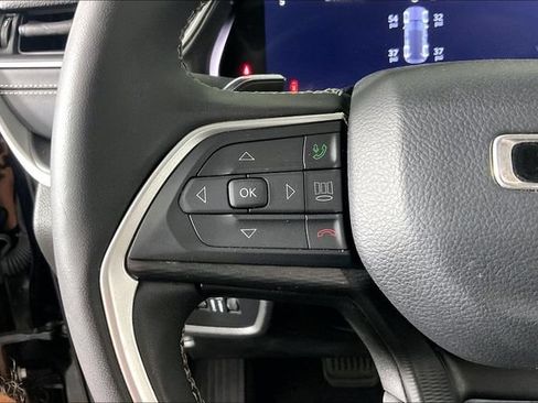 Used 2023 Jeep Grand Cherokee Altitude AWD/4WD image 9