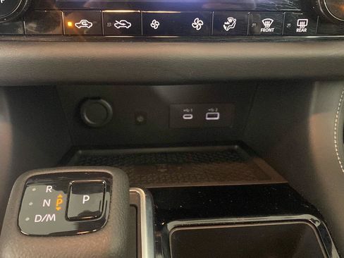 Used 2023 Nissan Pathfinder SL AWD/4WD image 6