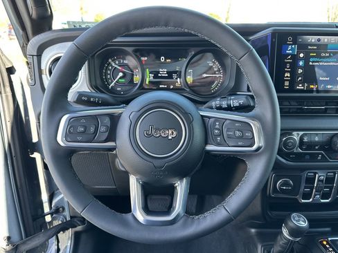 Certified 2025 Jeep Wrangler Unlimited Sahara AWD/4WD image 12