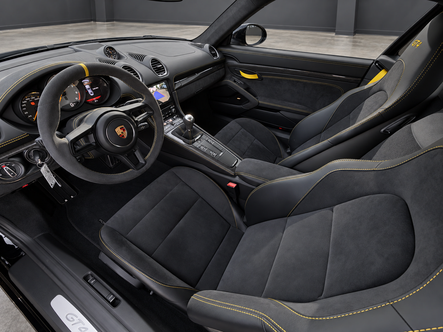 Used 2020 Porsche 718 Cayman GT4 RWD image 9