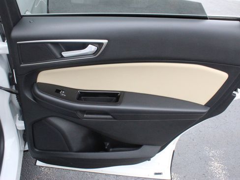 Used 2016 Ford Edge SEL w/ Equipment Group 201A FWD image 27