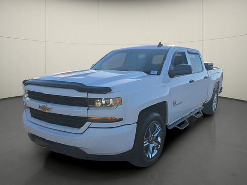 Used 2018 Chevrolet Silverado 1500 Custom w/ Custom Value Package image 3