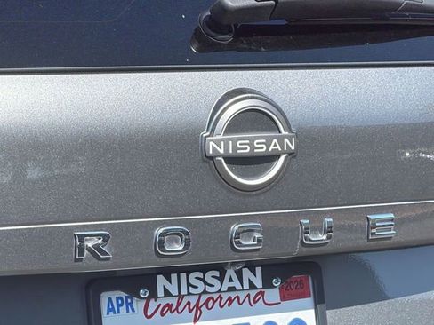 Certified 2023 Nissan Rogue SV FWD image 6