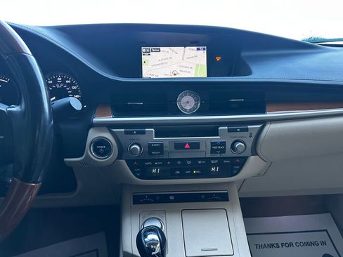 Used 2015 Lexus ES 300h image 57