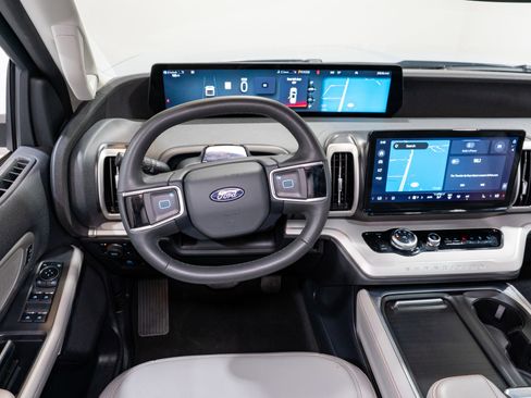 Used 2025 Ford Expedition Active AWD/4WD image 11