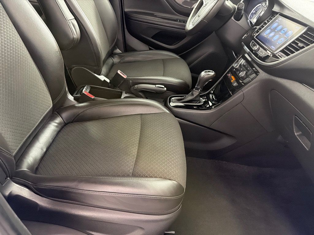 Used 2021 Buick Encore Preferred FWD image 22