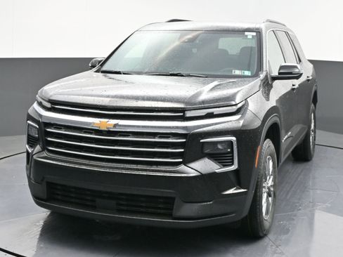 New 2026 Chevrolet Traverse LT w/ Driver Confidence Package AWD/4WD image 3